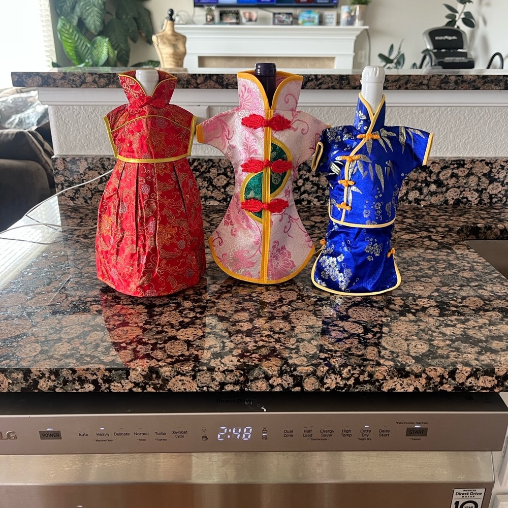 NWT Set of three traditional Chinese wine bottle covers in red,